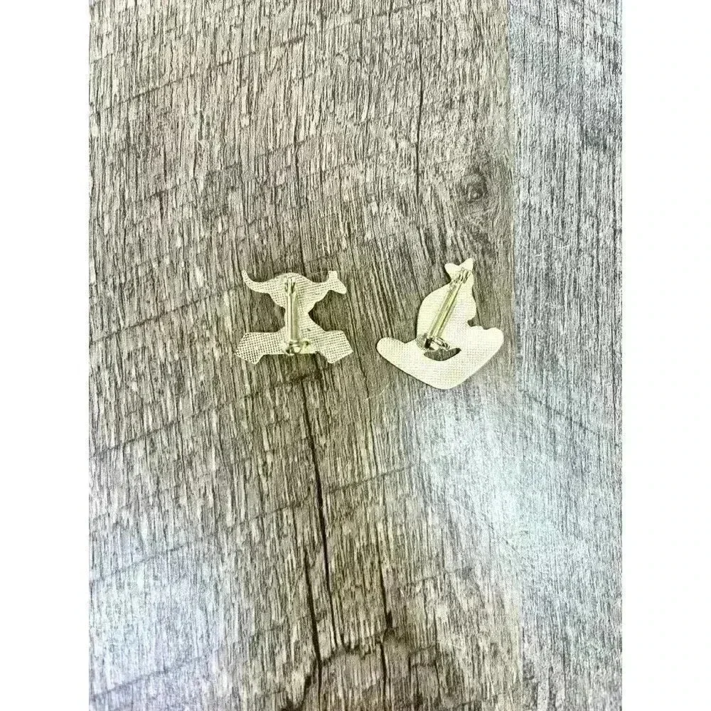 Lot Of 2 Australia Kangaroo Boomerang Vintage Souvenir Lapel Pin Gold Tone/Green